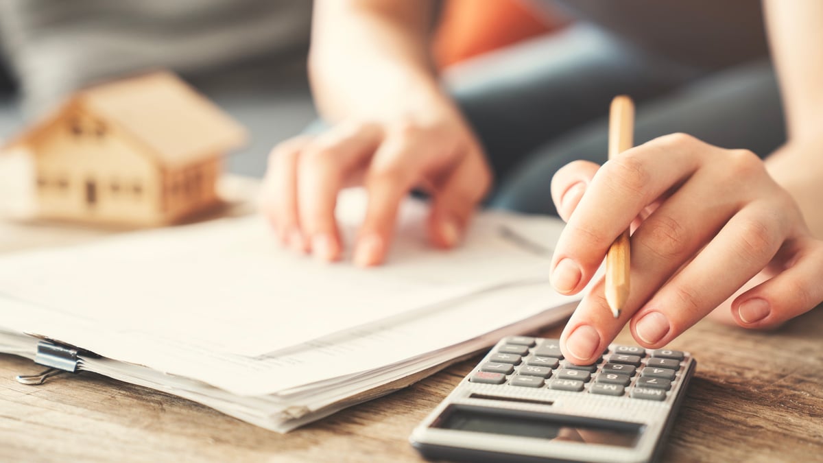 Planning a budget and calculating expenses